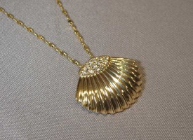 Gold Scallop -Shell - Pendant